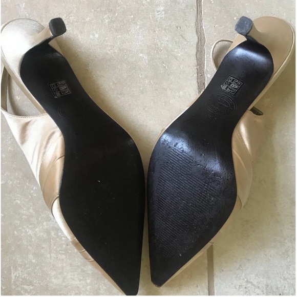 A. MARINELLI Special Effects Cream Gold Satin Kitten Heel Pump 8.5 EUC - Picture 10 of 14